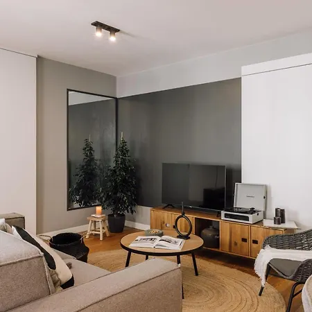Espot - 2 Bedrooms In Graca Лиссабон